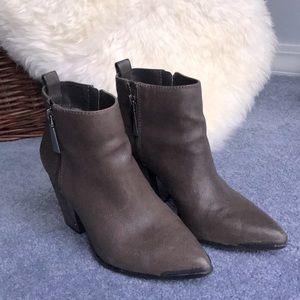 Cute, edgy Leather heeled ankle booties with zips